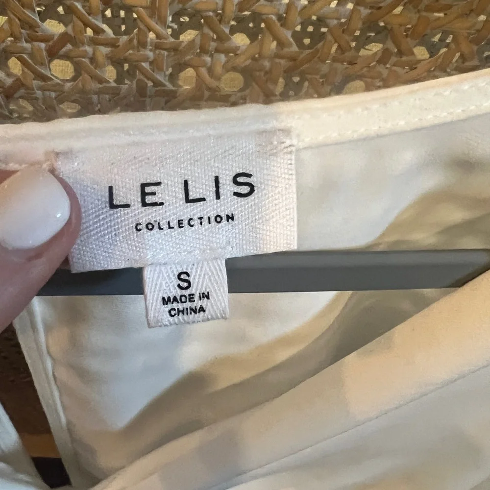 Le lis Elegant White Long Sleeve Dress - Picture 2 of 3